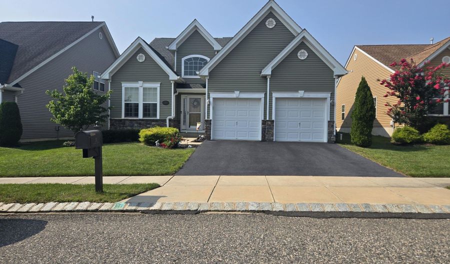31 Garden Path, Barnegat, NJ 08005 - 3 Beds, 3 Bath