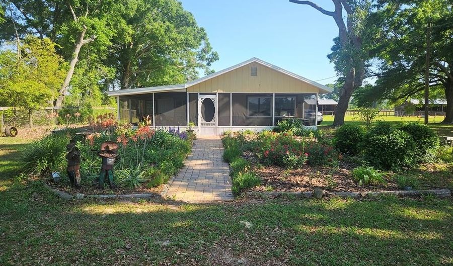 4740 10th St, Bell, FL 32619 - 2 Beds, 2 Bath