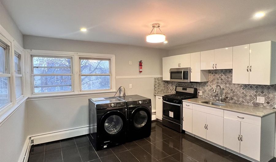 82 W 27TH St, Bayonne, NJ 07002 - 3 Beds, 1 Bath