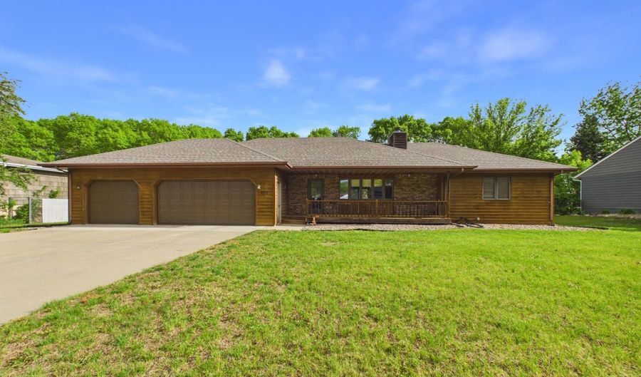 1212 E Fleetwood Cir, Brandon, SD 57005 - 3 Beds, 2 Bath