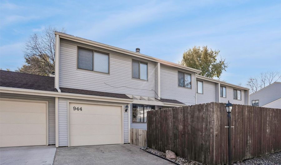 944 Sunburst Ln, Altoona, IA 50009 - 3 Beds, 2 Bath