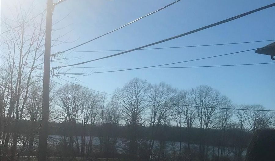18 School Ln, Barrington, RI 02806 - 2 Beds, 2 Bath