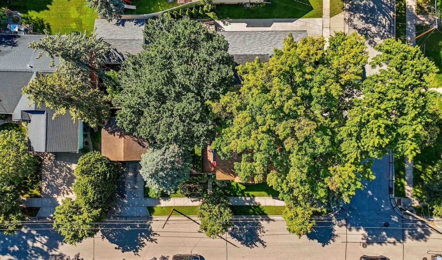 622 N SAMPSON St, Appleton, WI 54911 - 3 Beds, 2 Bath