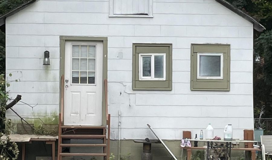 372 1st St, Albany, NY 12206 - 5 Beds, 2 Bath