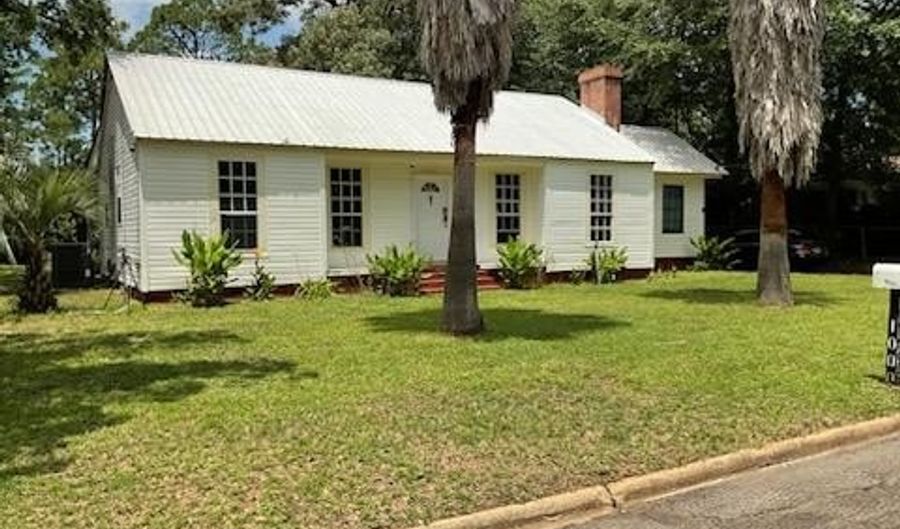 1000 Palmetto St, Bainbridge, GA 39819 - 4 Beds, 3 Bath