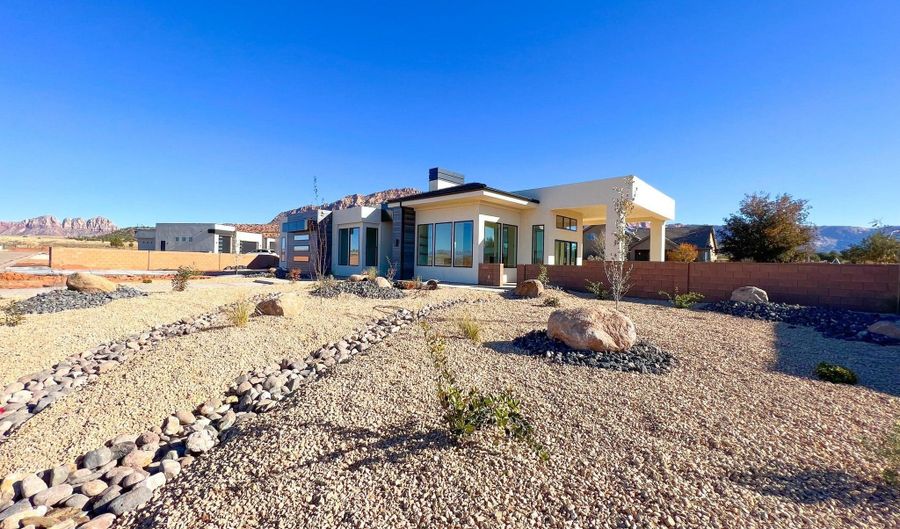 1645 S Chaparral Dr, Apple Valley, UT 84737 - 4 Beds, 3 Bath