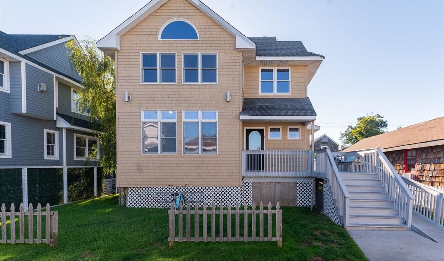 22 Bungalow Walk, Ocean Beach, NY 11770 - 4 Beds, 3 Bath