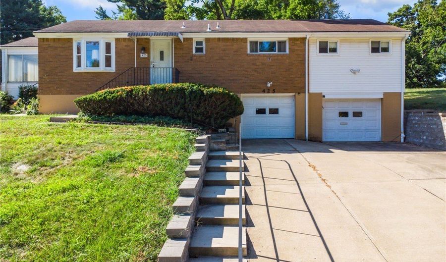 425 Valleyview Dr, Ohara, PA 15215 - 2 Beds, 2 Bath
