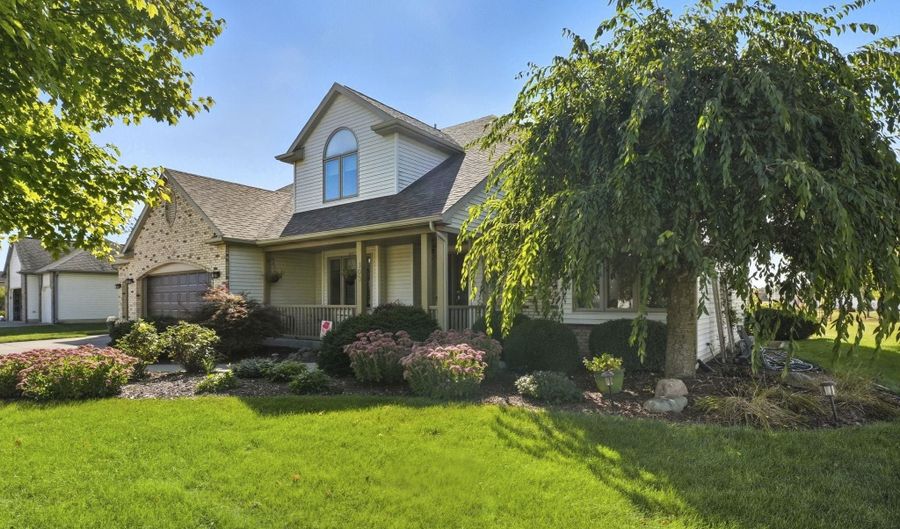 303 Hunters Rdg, Auburn, IN 46706 - 4 Beds, 3 Bath