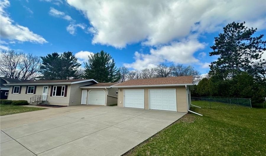 217 8th St NW, Little Falls, MN 56345 - 3 Beds, 2 Bath