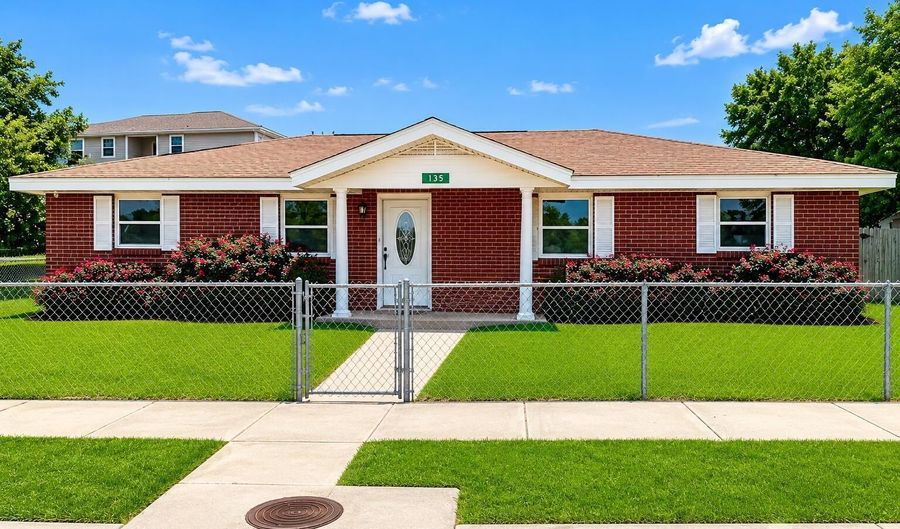 135 Pine Grove Ave, Biloxi, MS 39531 - 3 Beds, 2 Bath