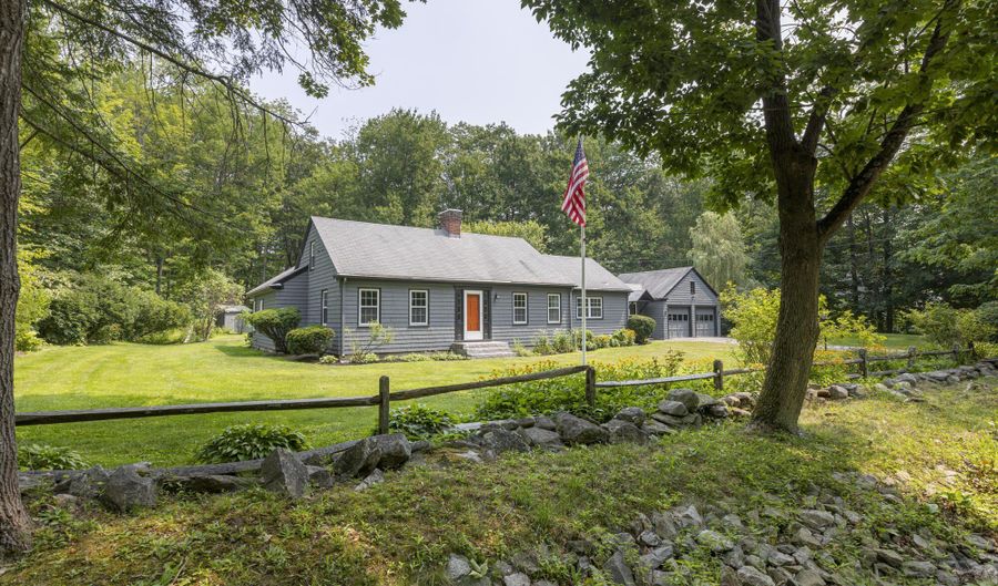 91 Blackstrap Rd, Falmouth, ME 04105 - 2 Beds, 3 Bath