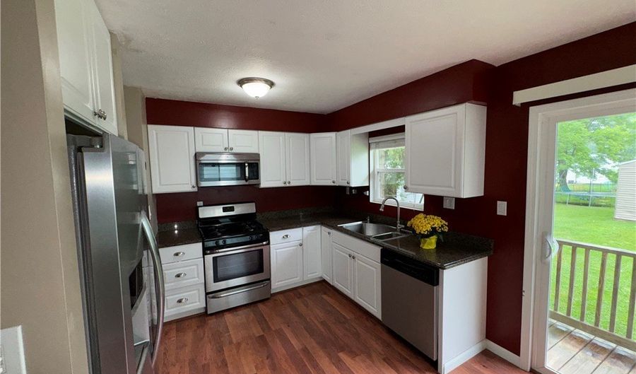 1214 Bryce Ave, Aurora, OH 44202 - 3 Beds, 2 Bath