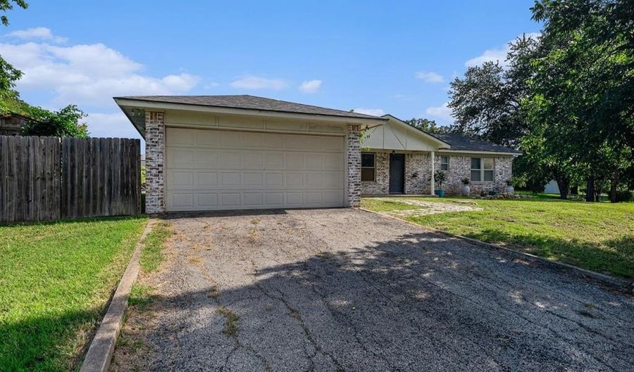 2268 Tanglewood St, Weatherford, TX 76085 - 4 Beds, 2 Bath