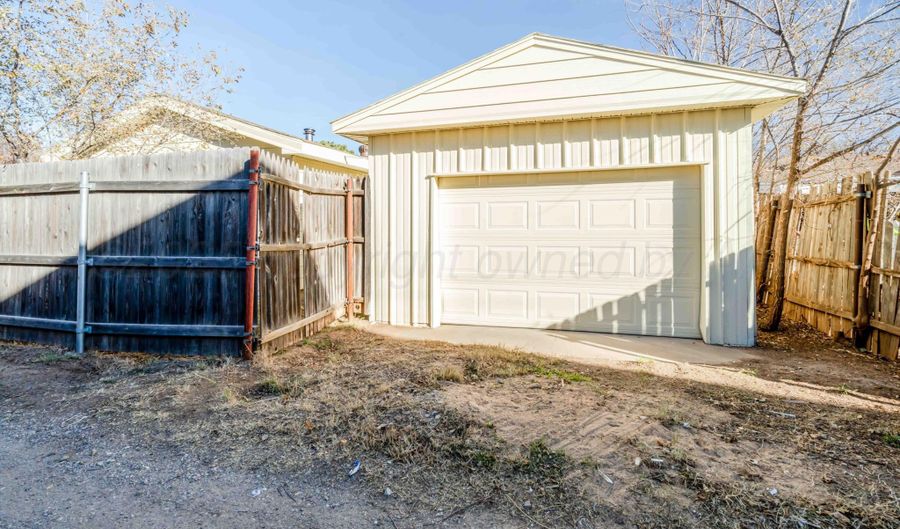 2918 HODGES St, Amarillo, TX 79103 - 3 Beds, 2 Bath