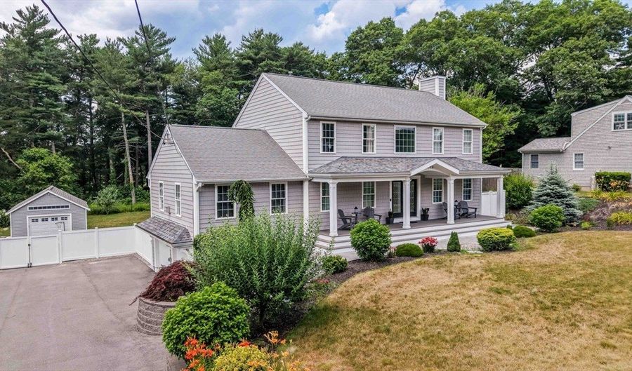 489 Main St, Acushnet, MA 02743 - 4 Beds, 3 Bath
