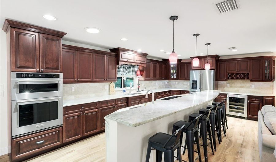 18130 Elmwood Dr, Alva, FL 33920 - 3 Beds, 2 Bath