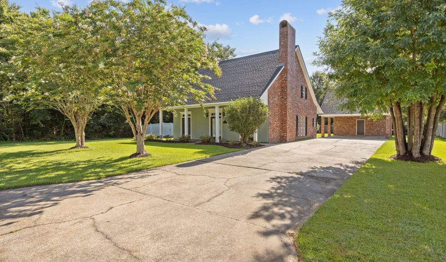 13801 Lynnedale Loop, Abbeville, LA 70510 - 4 Beds, 3 Bath