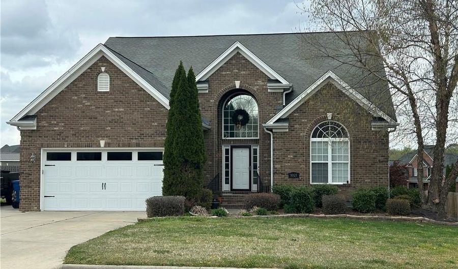 1021 Sagewood Ln, Archdale, NC 27263 - 5 Beds, 3 Bath