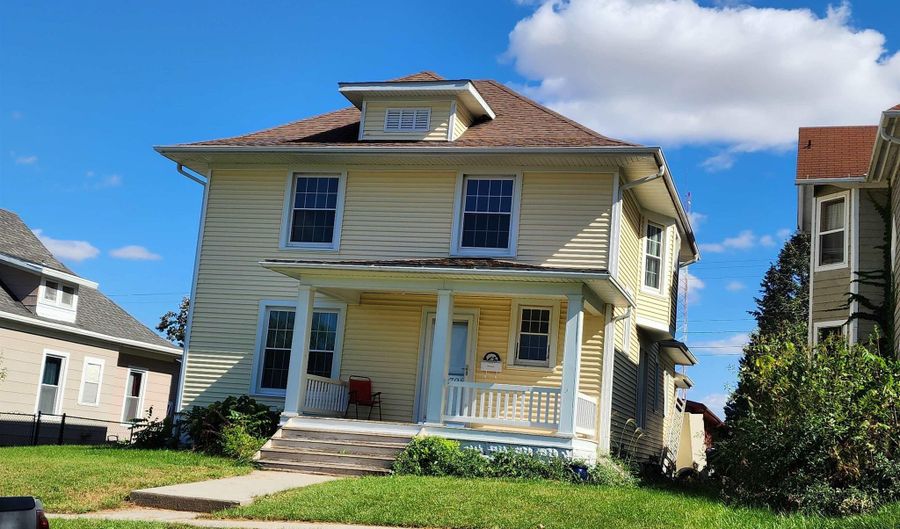 708 Locust St, Atlantic, IA 50022 - 4 Beds, 2 Bath