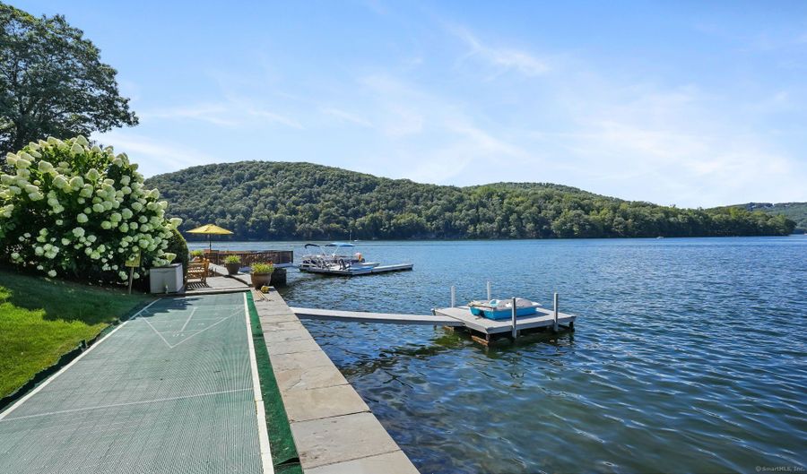 5 Shady Knls, Danbury, CT 06811 - 3 Beds, 4 Bath