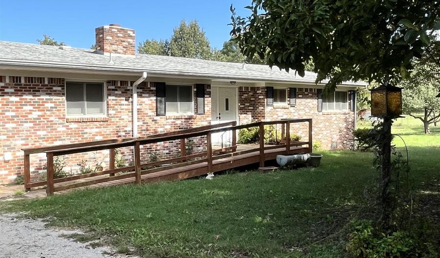 219 E McClendon St, Batesville, AR 72501 - 3 Beds, 2 Bath
