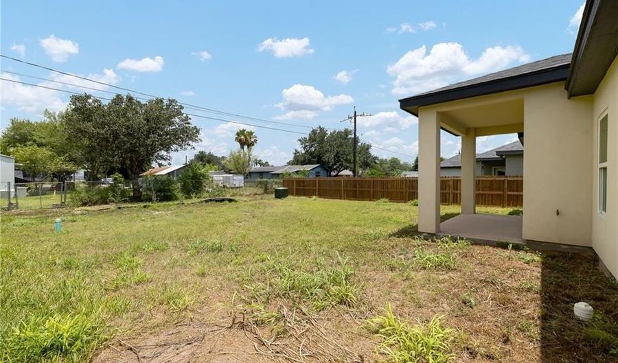 425 S 12th St, Alamo, TX 78516 - 3 Beds, 2 Bath