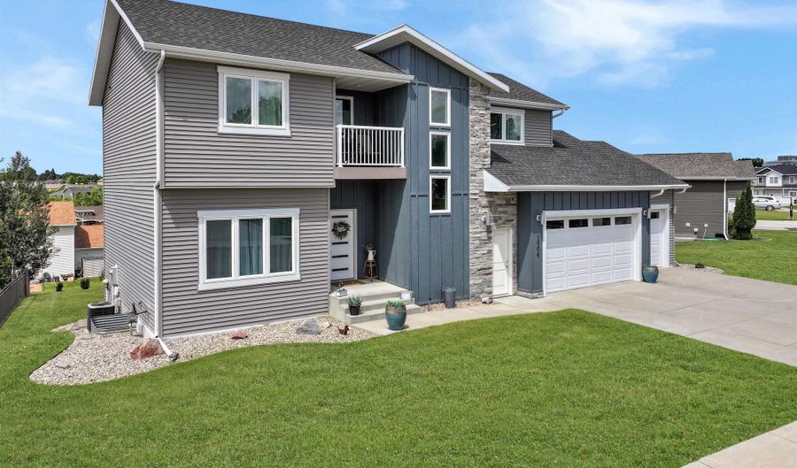3906 Lone Peak Dr, Bismarck, ND 58503 - 3 Beds, 3 Bath