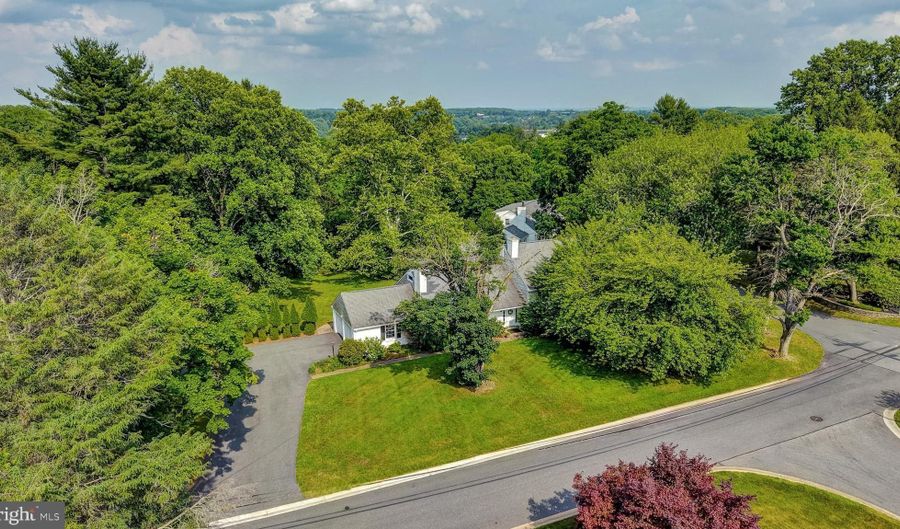 102 MERIDEN Dr, Hockessin, DE 19707 - 5 Beds, 3 Bath