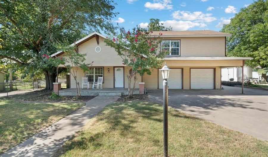 416 E Akard, Weatherford, TX 76086 - 4 Beds, 4 Bath
