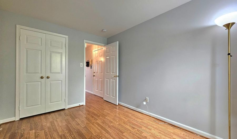 516 N WEST St, Alexandria, VA 22314 - 2 Beds, 1 Bath