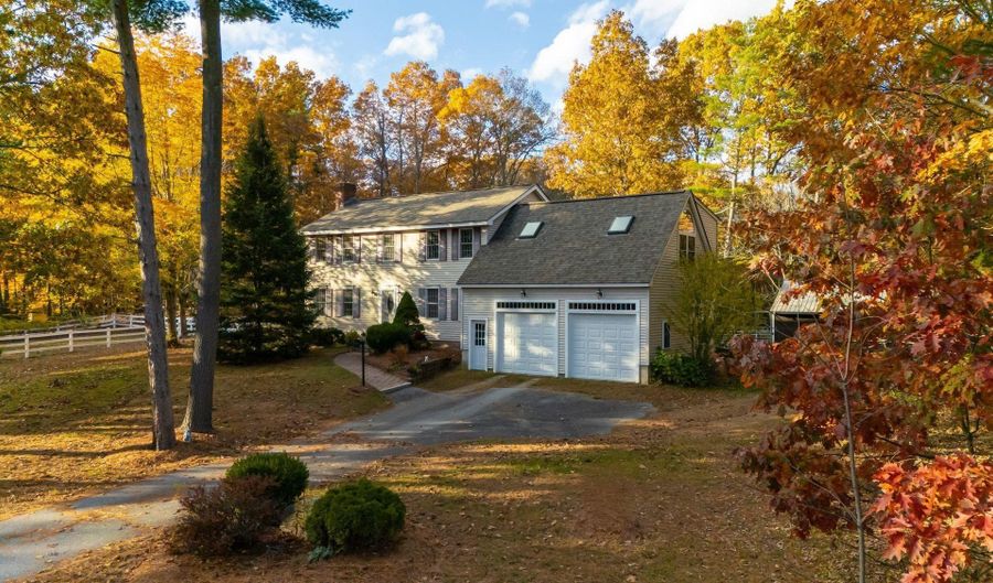 27 Arabian Way, Chester, NH 03036 - 3 Beds, 3 Bath