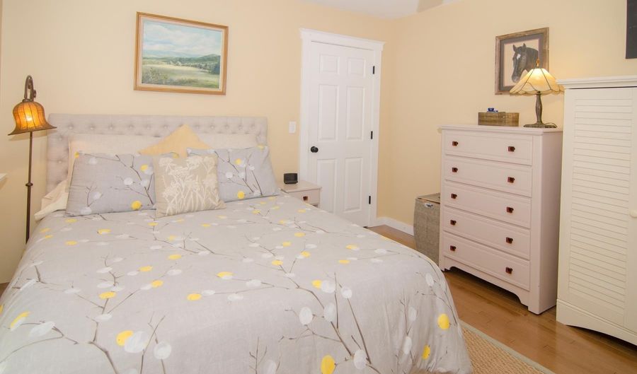 488 Kittredge Rd, Barton, VT 05822 - 1 Beds, 1 Bath