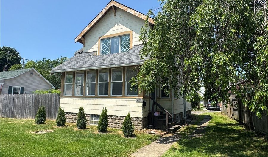 1719 E 48th St, Ashtabula, OH 44004 - 3 Beds, 1 Bath