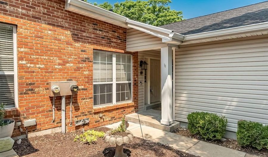 817 Woodside Trails Dr, Ballwin, MO 63021 - 3 Beds, 3 Bath