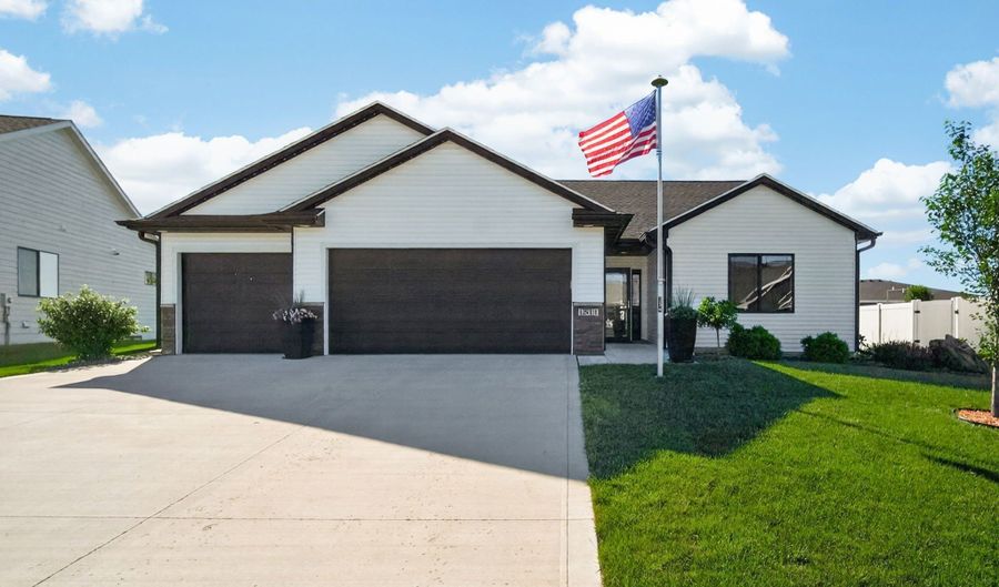 1511 NW Cedar Dr, Ankeny, IA 50023 - 4 Beds, 3 Bath