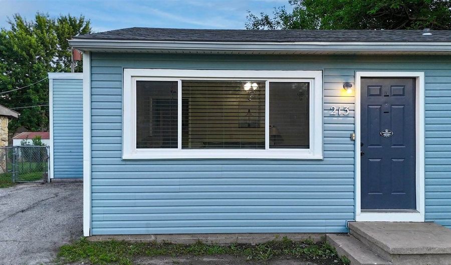 213 E Radio Ln, Arkansas City, KS 67005 - 3 Beds, 1 Bath