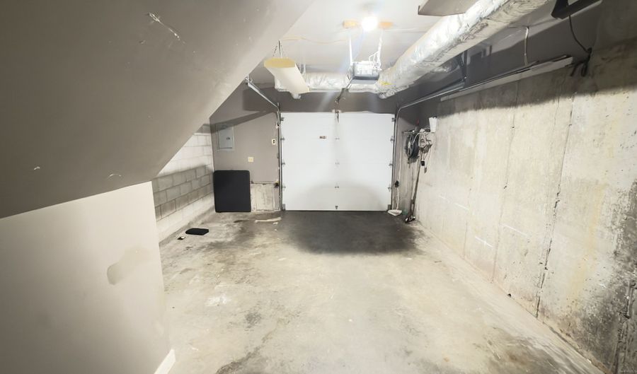 936 Lindley St, Bridgeport, CT 06606 - 3 Beds, 3 Bath