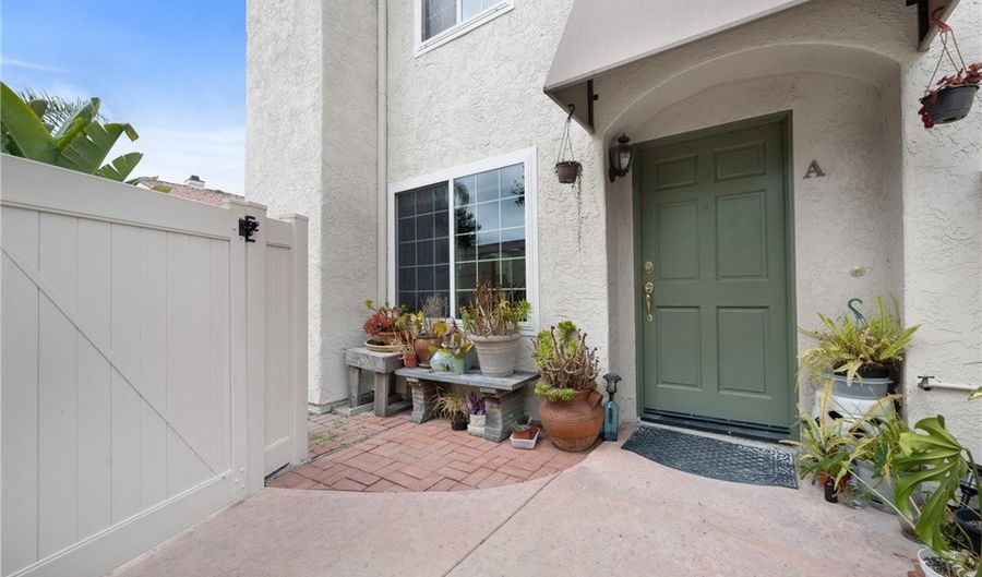 2916 Luciernaga St A, Carlsbad, CA 92009 - 3 Beds, 3 Bath