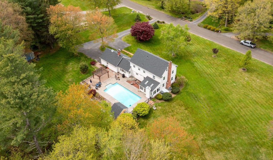 9 Heather Ln, Burlington, CT 06013 - 5 Beds, 4 Bath