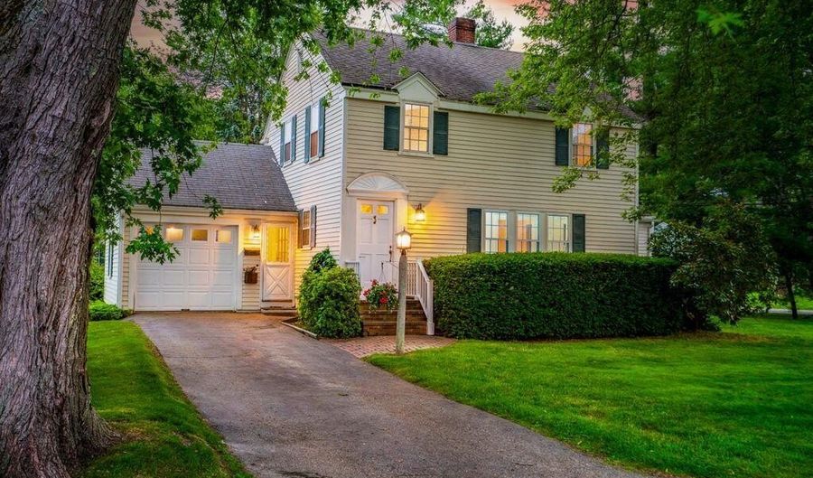 5 Phillips Rd, Falmouth, ME 04105 - 3 Beds, 2 Bath