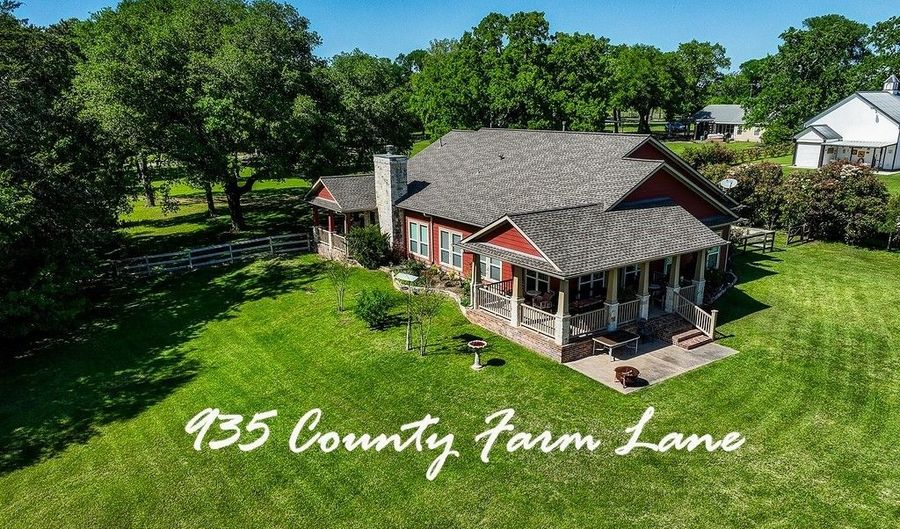 935 County Farm Ln, Brenham, TX 77833 - 3 Beds, 3 Bath