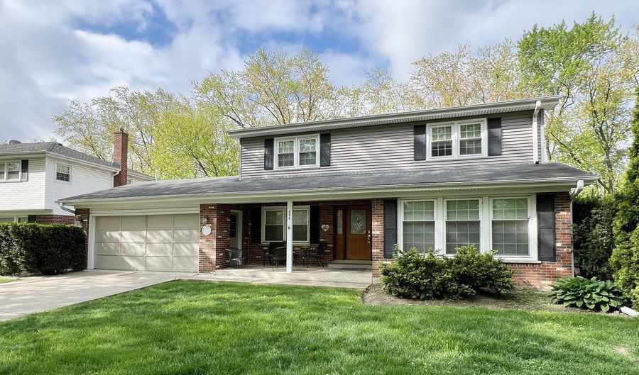 604 S Reuter Dr, Arlington Heights, IL 60005 - 4 Beds, 3 Bath