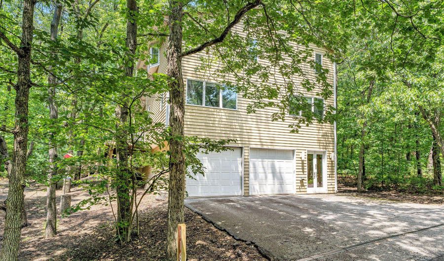 116 E Neptune Ave, Beverly Shores, IN 46301 - 3 Beds, 3 Bath