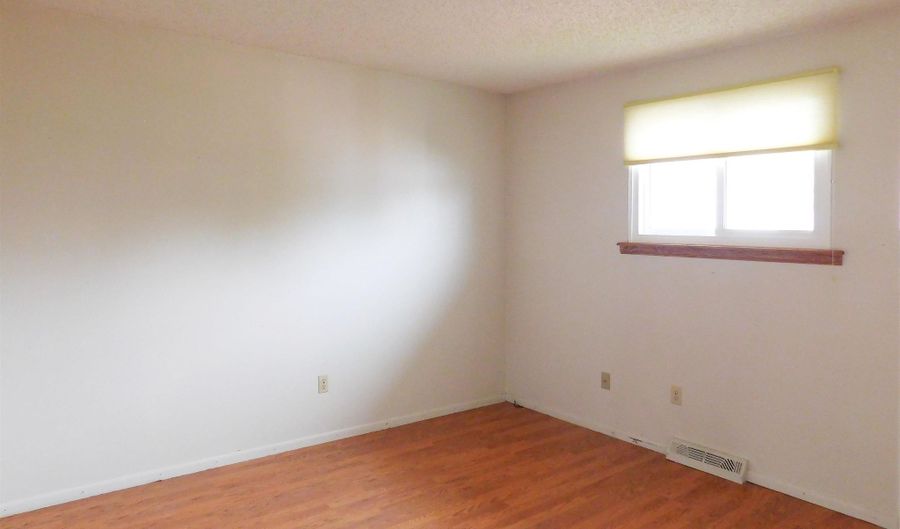 100 EL DORADO Ct, Cheyenne, WY 82009 - 4 Beds, 3 Bath