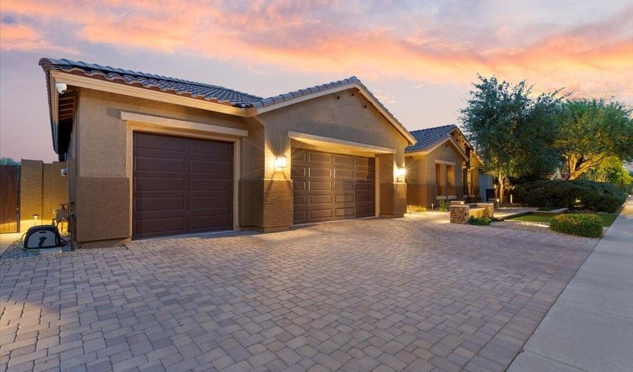 2237 W TWAIN Dr, Anthem, AZ 85086 - 4 Beds, 4 Bath