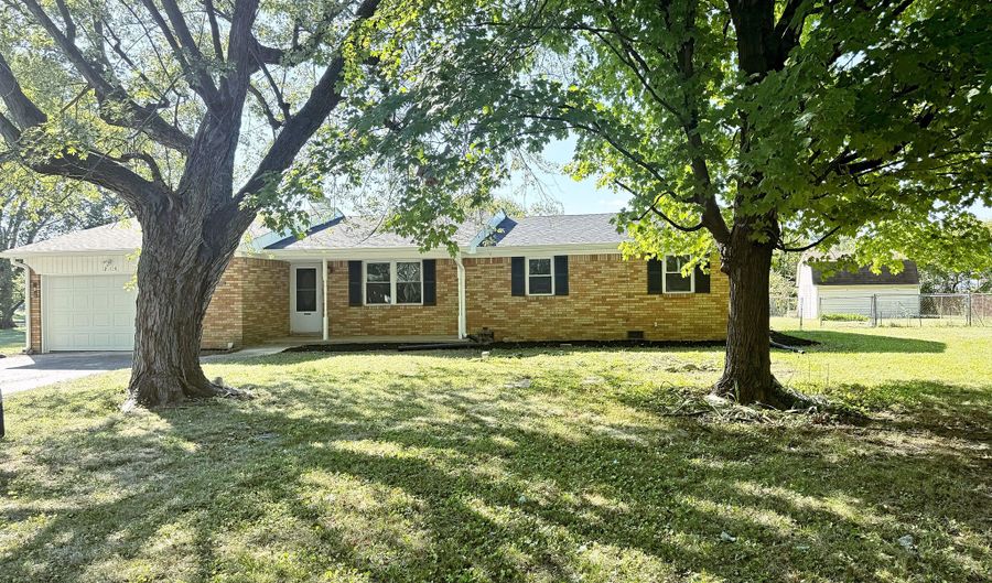 214 Corottoman Ct, Avon, IN 46123 - 3 Beds, 2 Bath