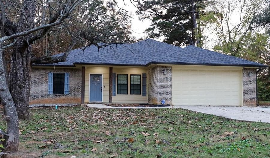 901 Lee St, Benton, LA 71006 - 3 Beds, 2 Bath