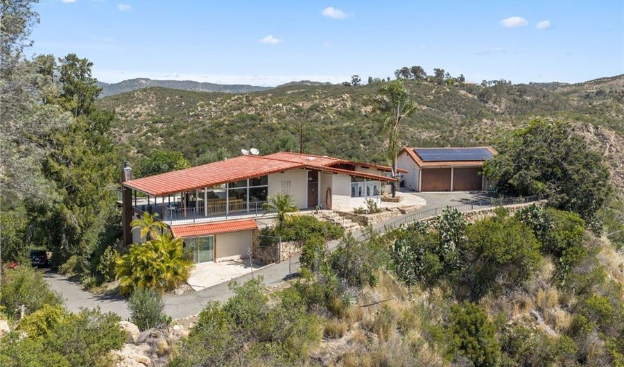 39435 De Luz Rd, Fallbrook, CA 92028 - 3 Beds, 2 Bath