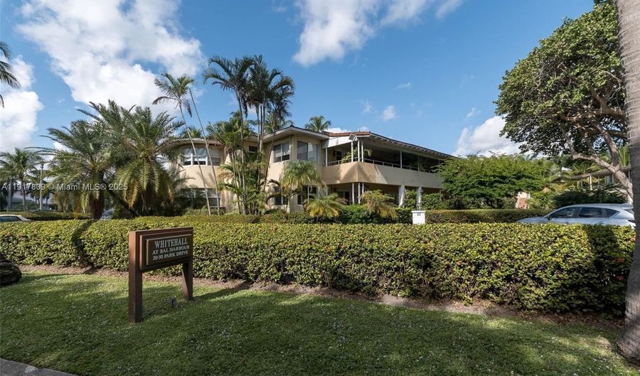 20 Park Dr 2, Bal Harbour, FL 33154 - 1 Beds, 1 Bath